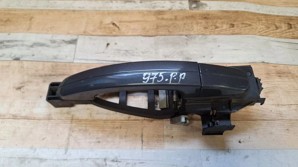 Front door exterior handle – front right
