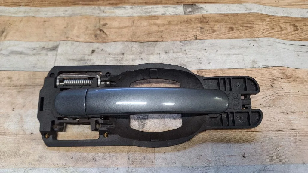 Front door exterior handle 153352010