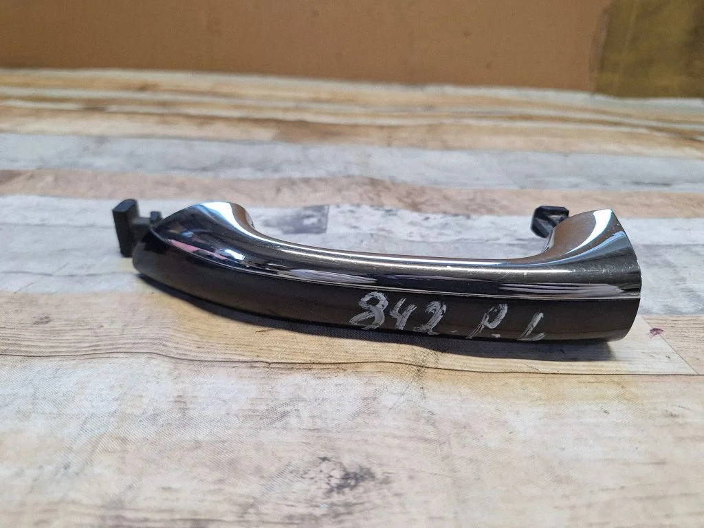Esiukse välimine käepide – Mercedes-Benz R-klass W251 (2005-2013)