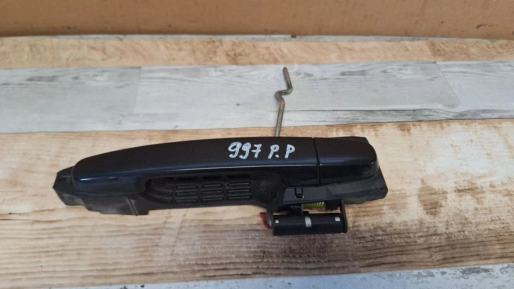 Front door exterior handle – front right