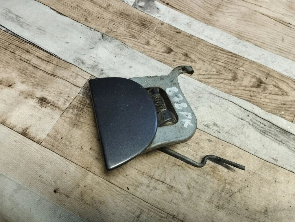 Front door exterior handle – front left