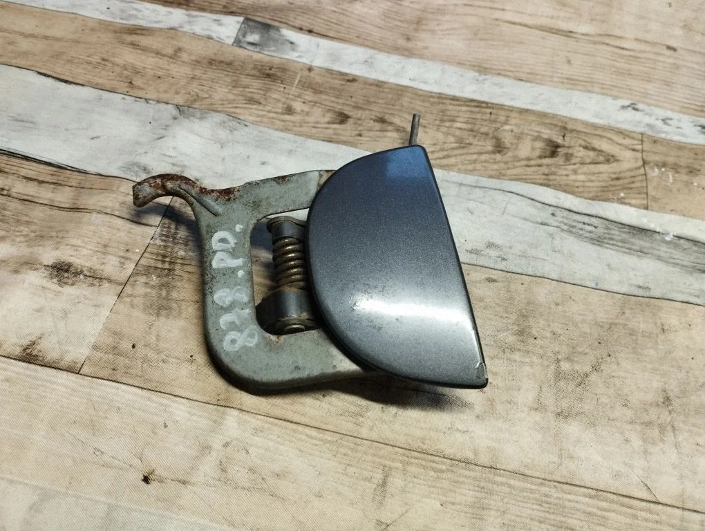 Front door exterior handle – front right