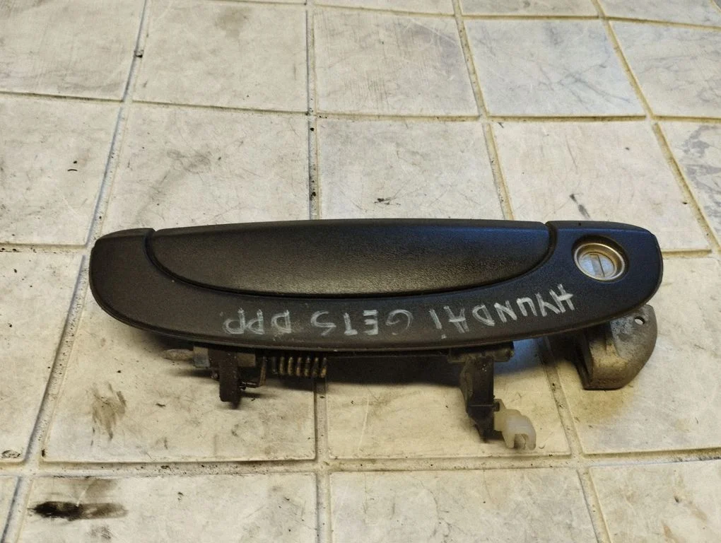 Front door exterior handle – front right