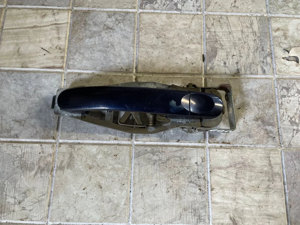 Front door exterior handle 1T0837885A