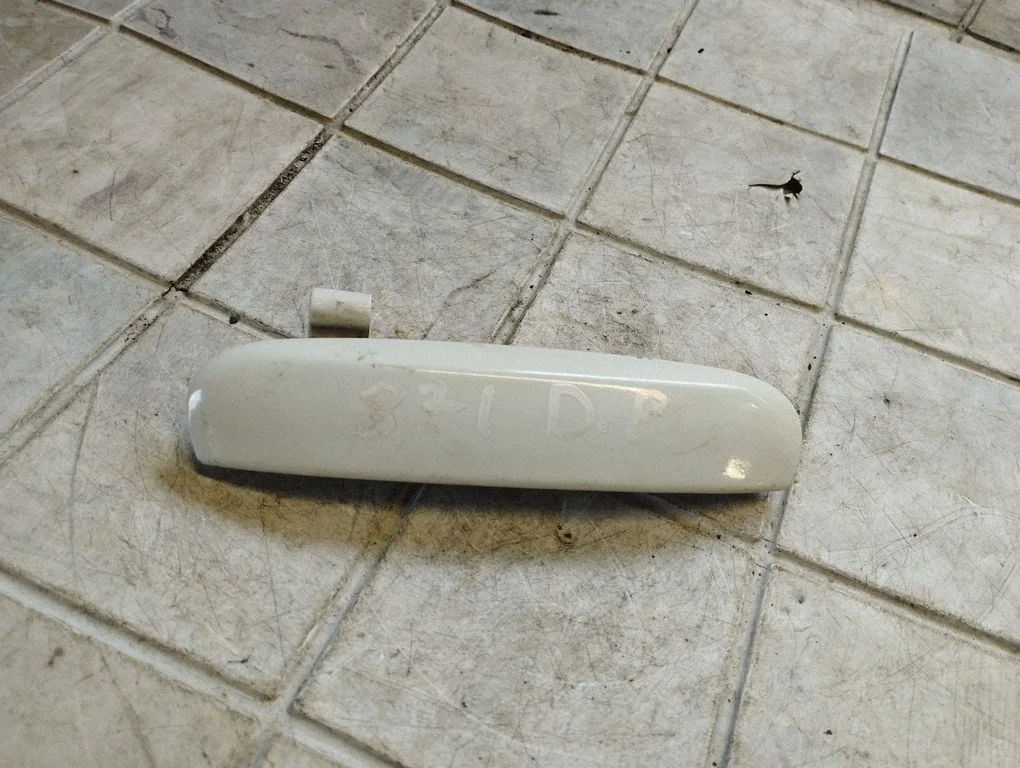 Front door exterior handle – Mitsubishi Colt CZ3 (2006-2009)