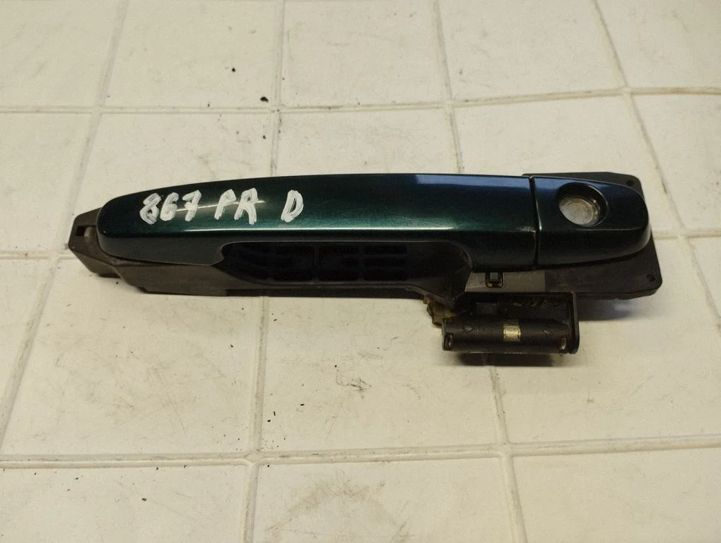 Front door exterior handle – front right