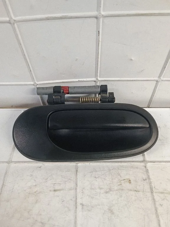 Front door exterior handle – front right
