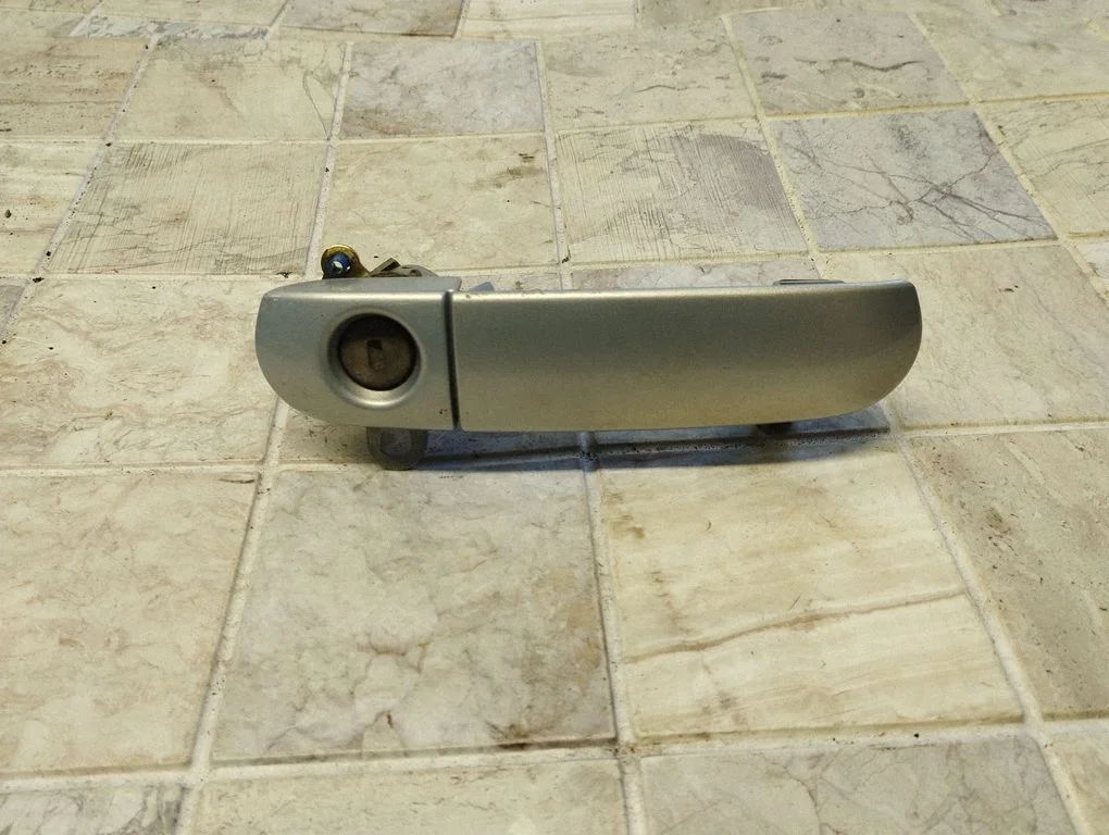 Front door exterior handle – Mitsubishi Colt (2004-2008)