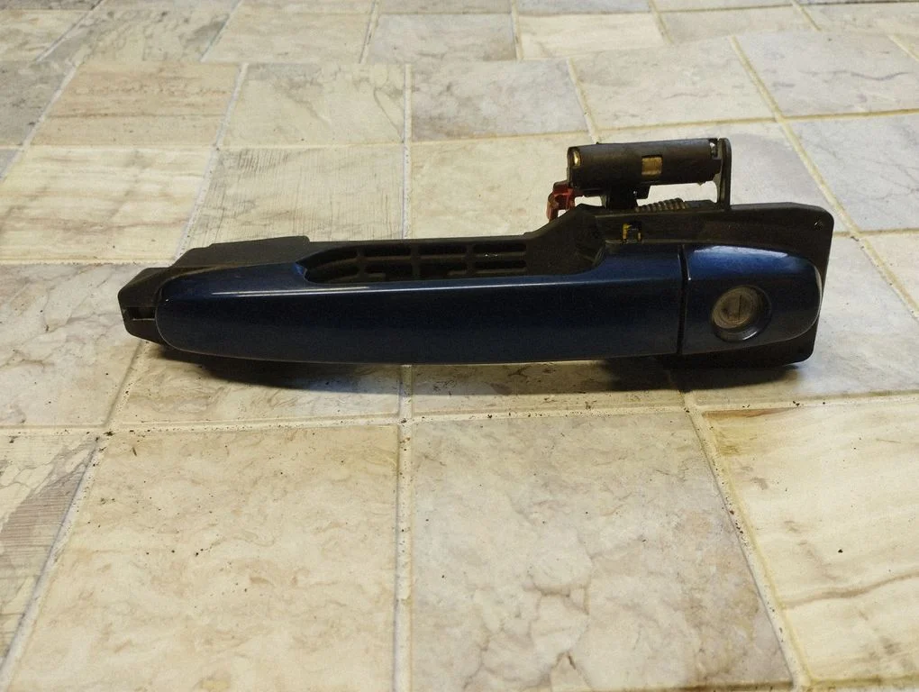 Front door exterior handle – front left