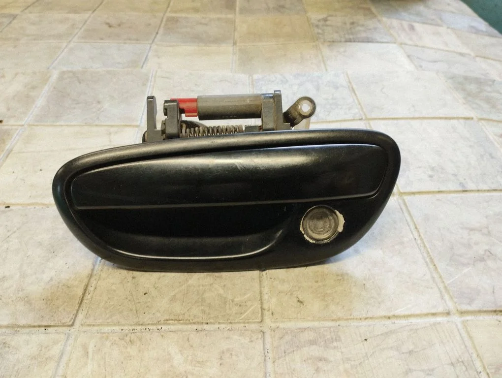 Esiukse välimine käepide – Subaru Outback (2007-2009)