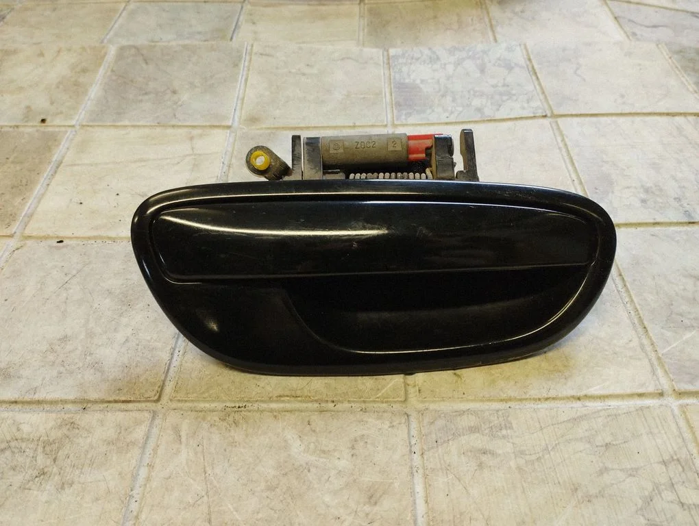 Esiukse välimine käepide – Subaru Outback (2007-2009)