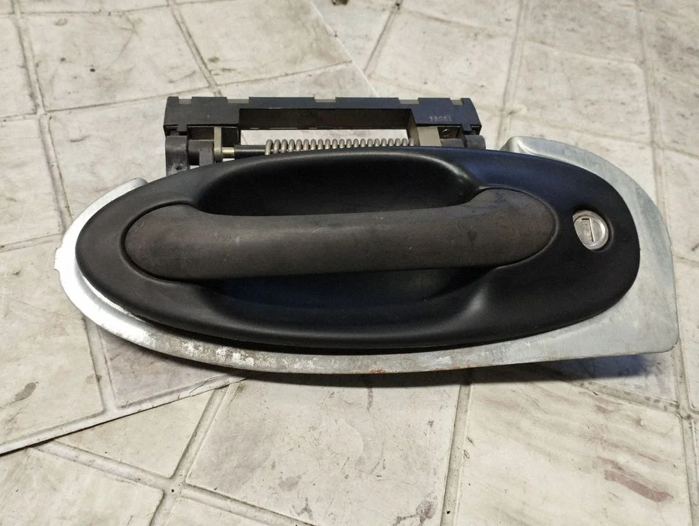 Esiukse välimine käepide 12785560