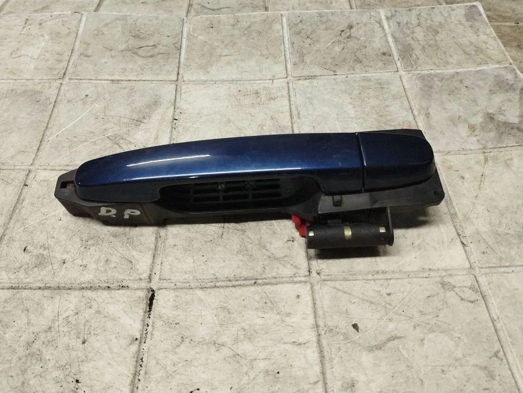 Front door exterior handle – Toyota Avensis T250 (2003-2006)