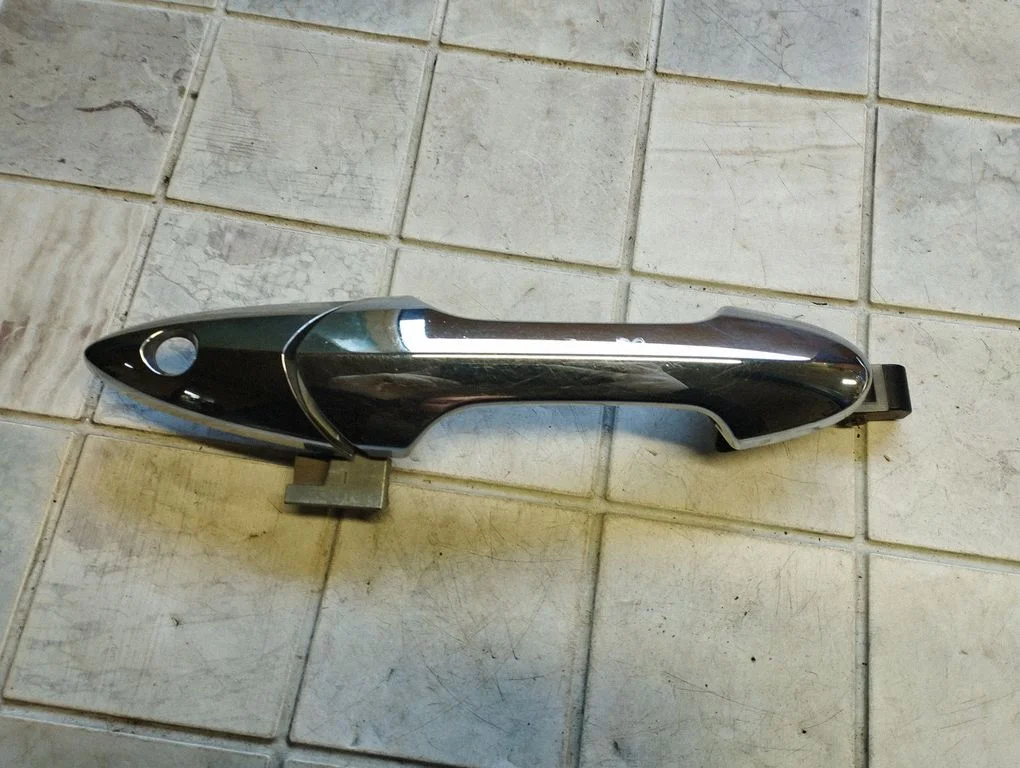 Esiukse välimine käepide – Honda FR-V (2004-2009)