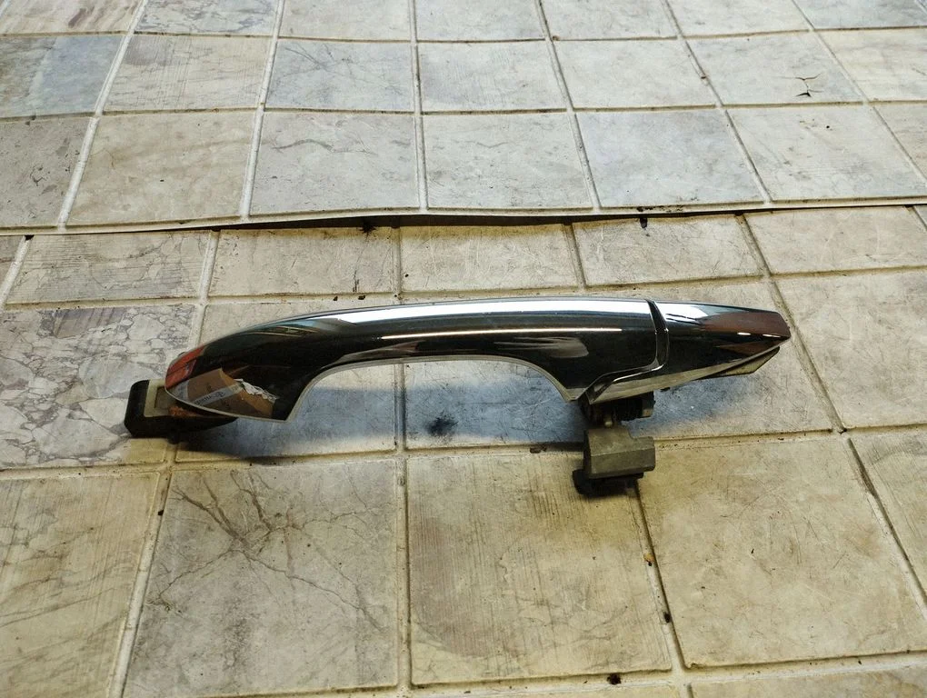 Esiukse välimine käepide – Honda Accord (2003-2007)