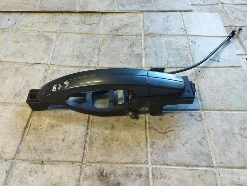 Esiukse välimine käepide – Ford Focus C-MAX (2003-2010)