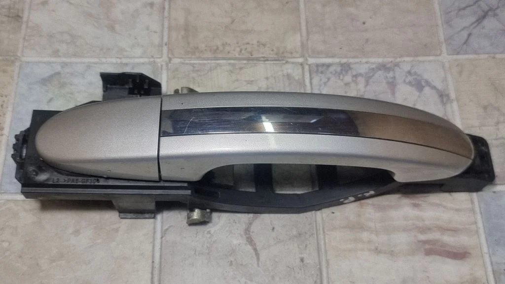 Front door exterior handle 6M21U224A37B