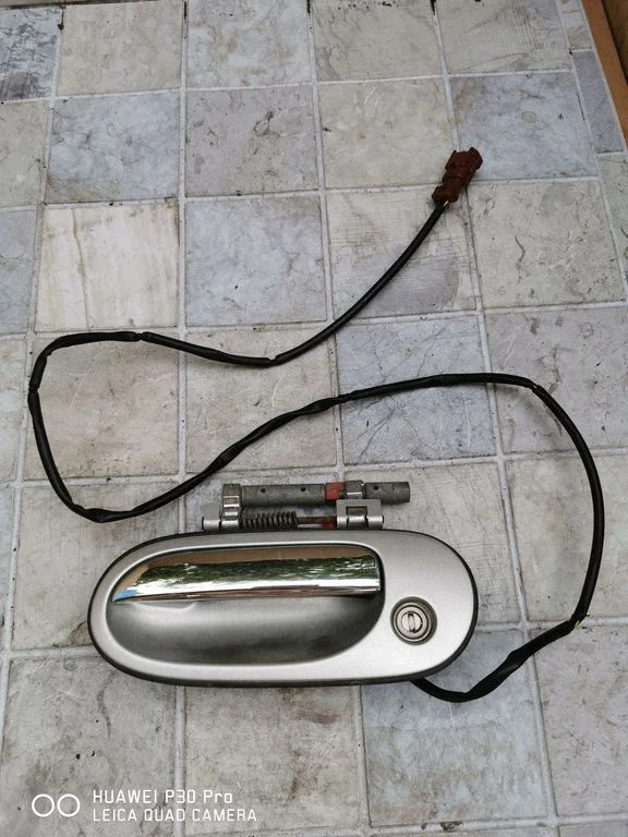 Esiukse välimine käepide – Nissan Almera N16 (2000-2010)