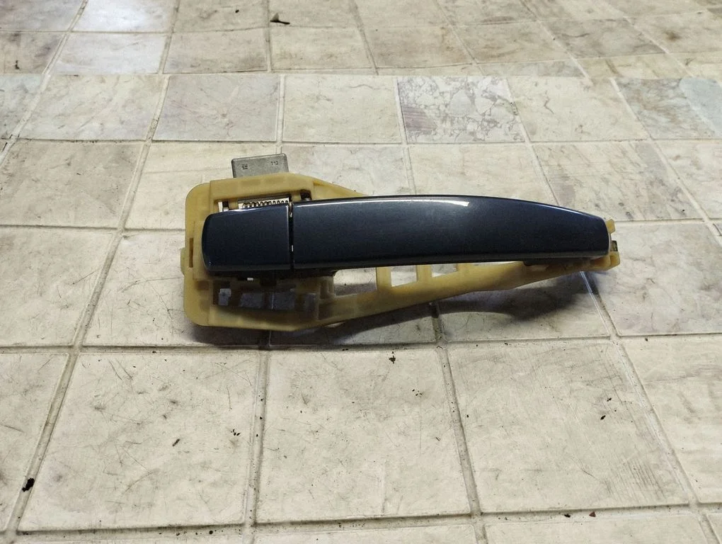 Front door exterior handle – front right