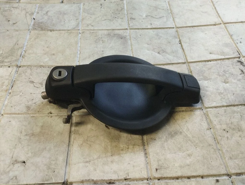 Front door exterior handle 242079