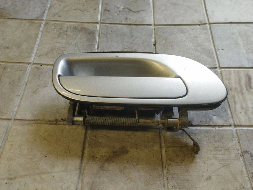 Klamka zewnętrzna drzwi przednich 9159640