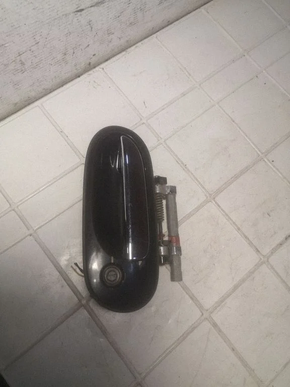 Esiukse välimine käepide SA830613