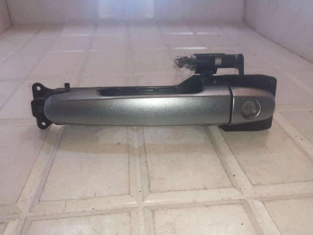Front door exterior handle – Toyota Yaris (2006-2011)
