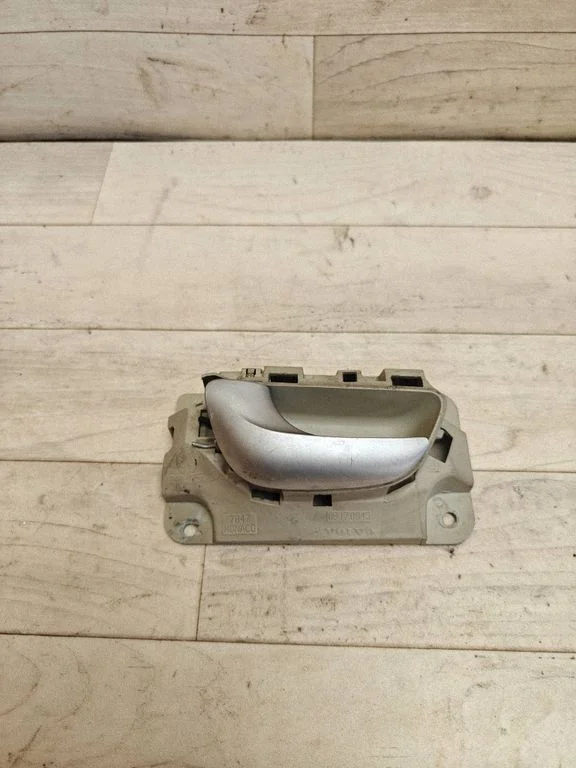 Esiukse sisemine käepide – Volvo S80 (1999-2003)
