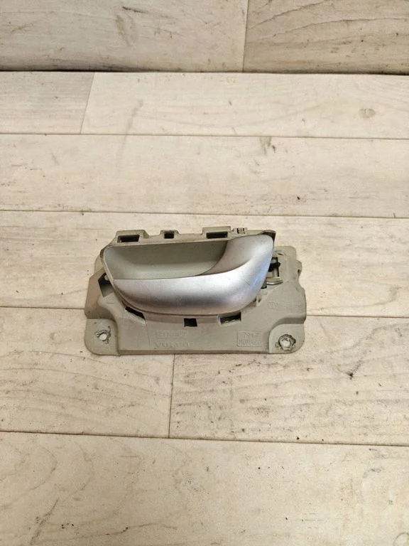 Esiukse sisemine käepide – Volvo S80 (1999-2003)