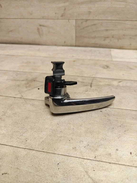 Front door interior handle – Mazda 3 II (2009-2013)