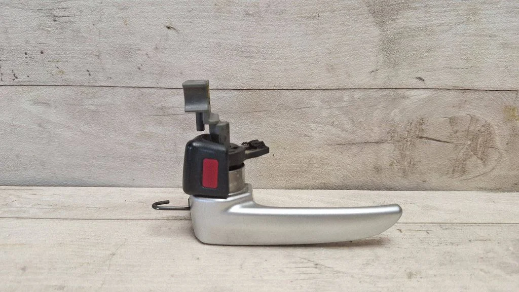 Front door interior handle – front left