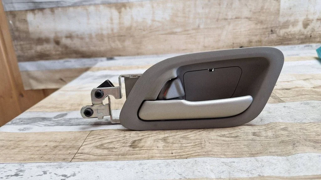 Front door interior handle – front left