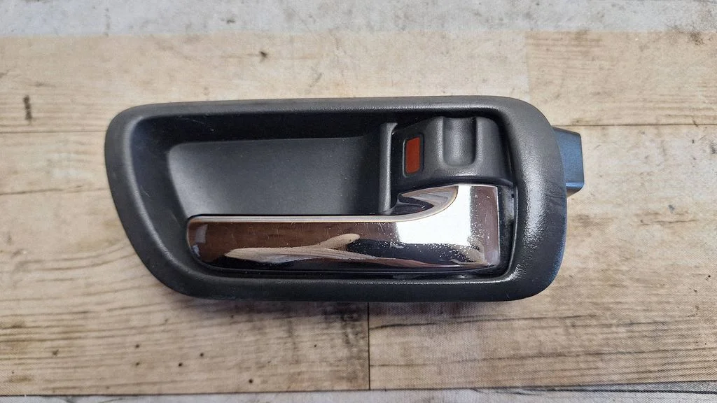Front door interior handle 692050F010