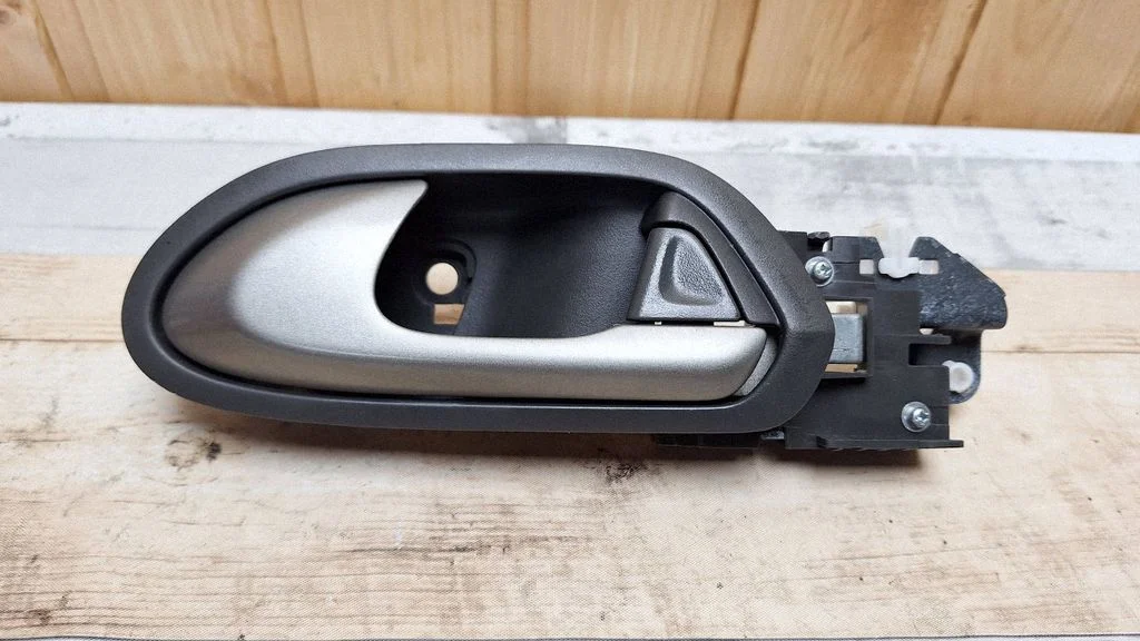 Front door interior handle – front left