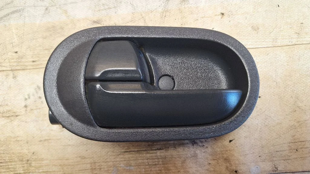 Front door interior handle – front left