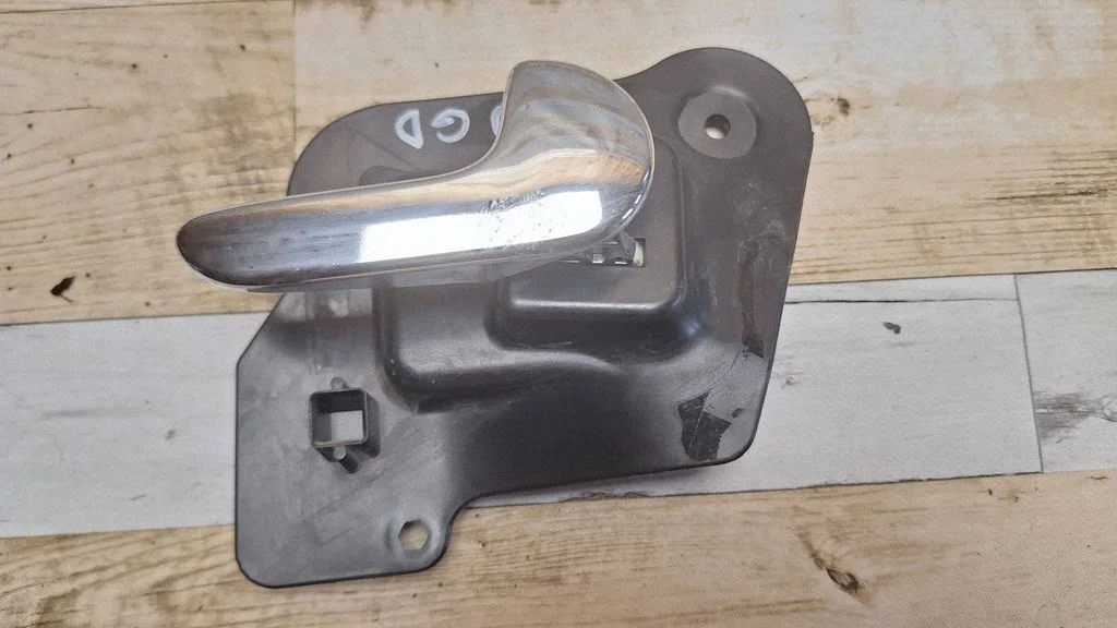 Klamka wewnętrzna drzwi przednich 316053479