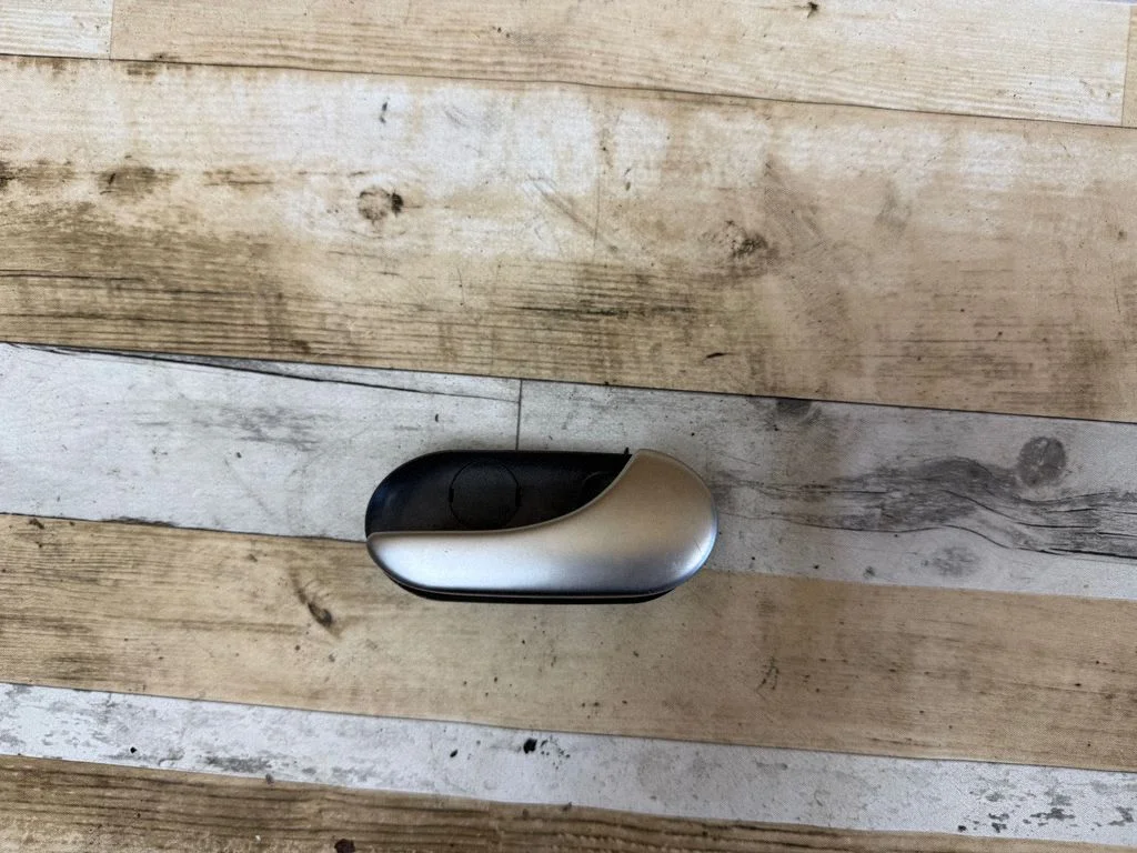 Front door interior handle – front right