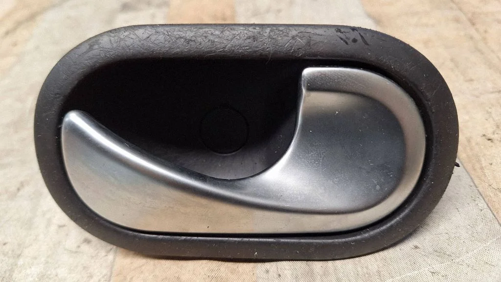 Esiukse sisemine käepide – Renault Megane II (2006-2008)