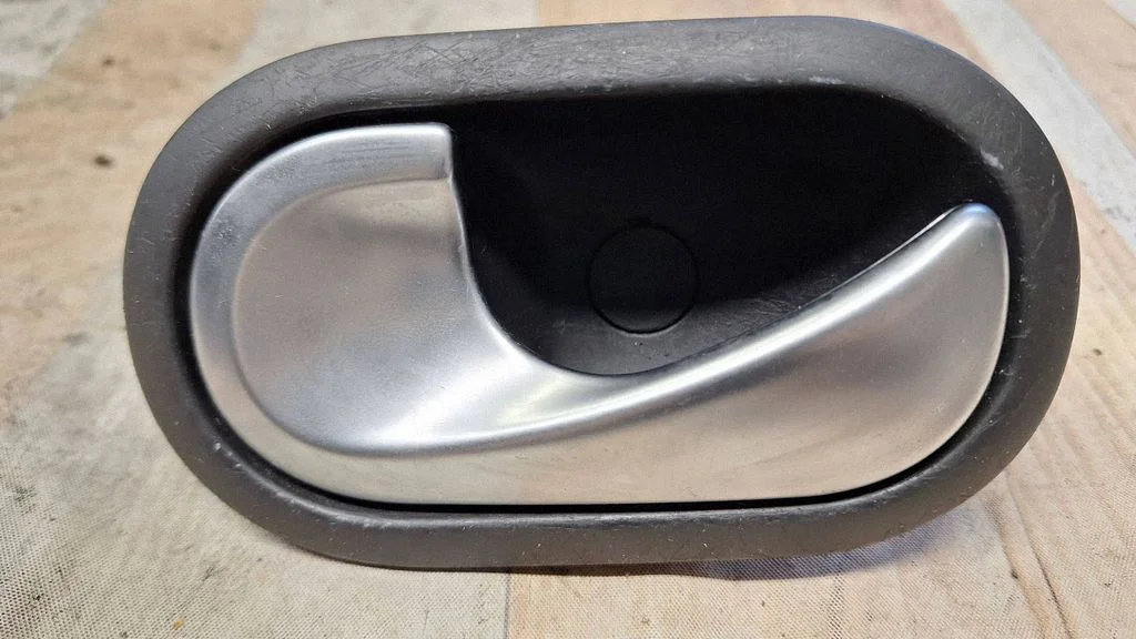 Esiukse sisemine käepide – Renault Megane II (2006-2008)
