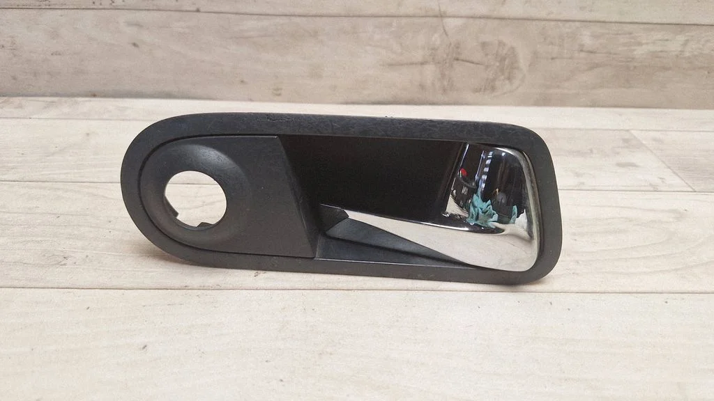 Front door interior handle 7M3837114B