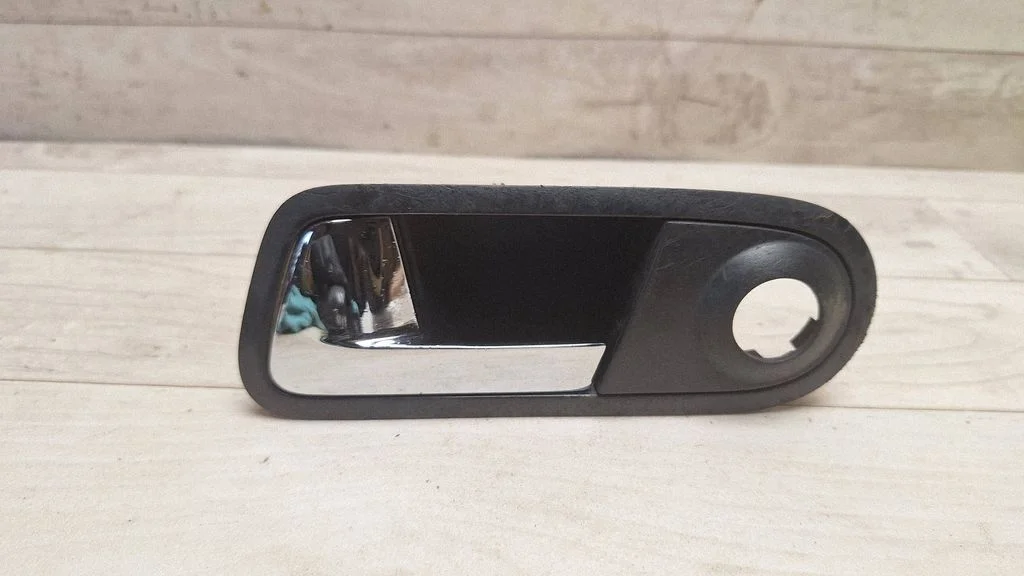 Front door interior handle 7M3837113B