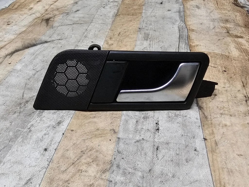 Front door interior handle 8Z0837020