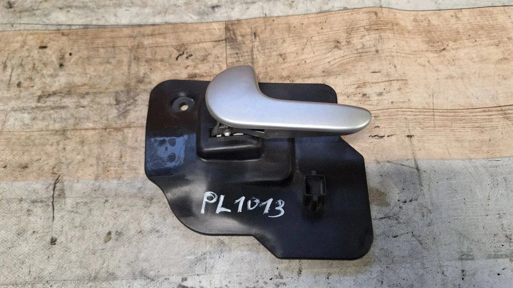 Front door interior handle 13121858