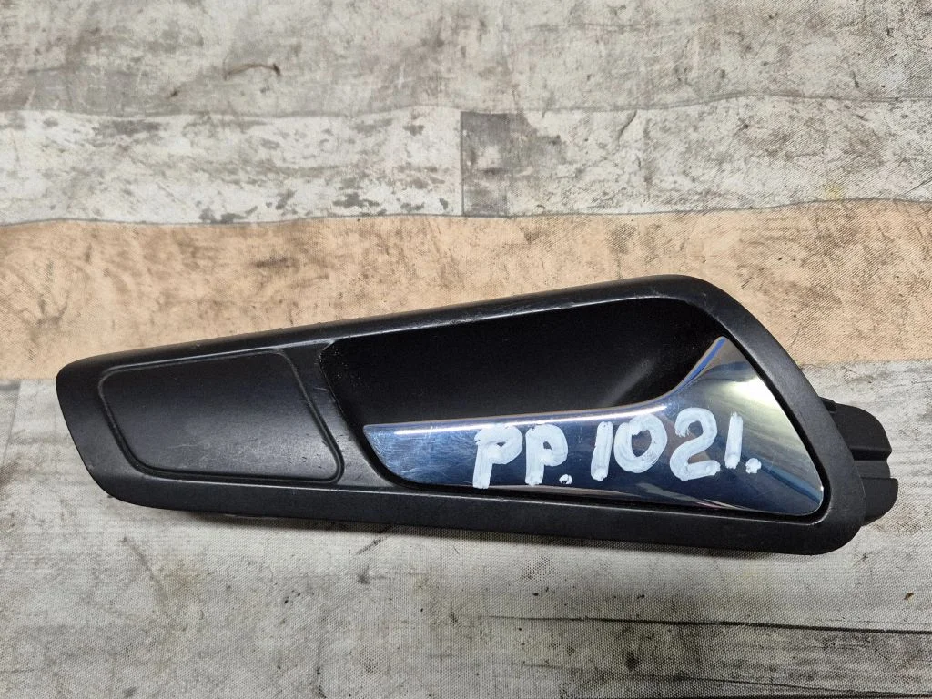 Front door interior handle – Volkswagen Passat B5.5 (2001-2005)