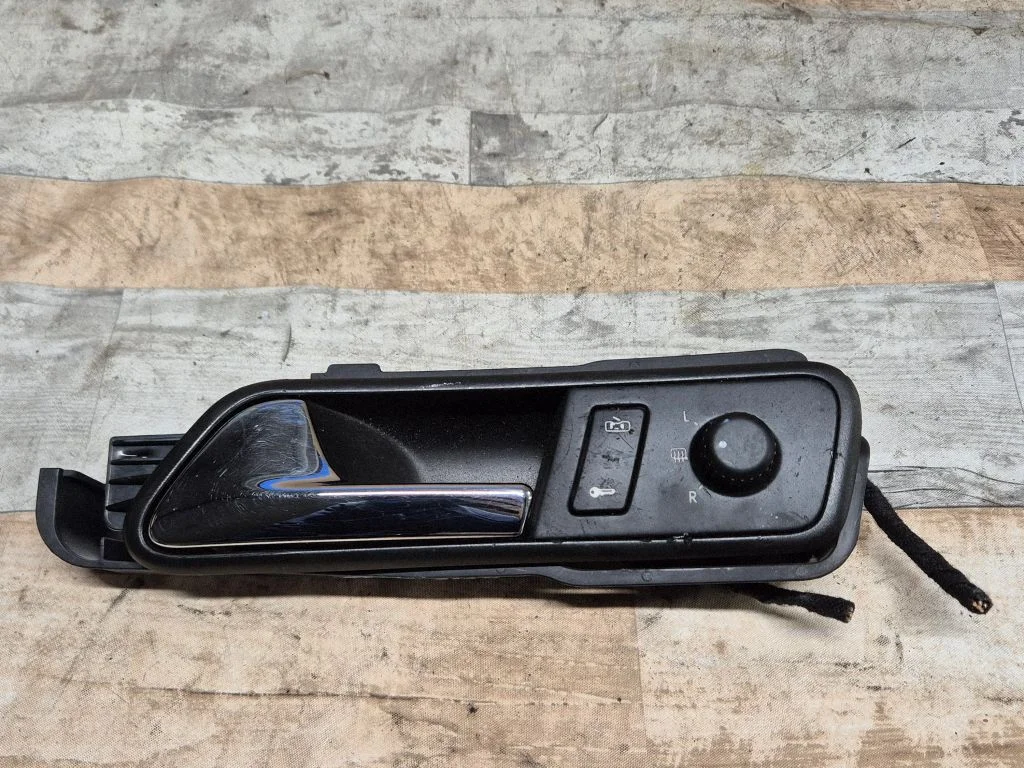 Front door interior handle 1T0837197A