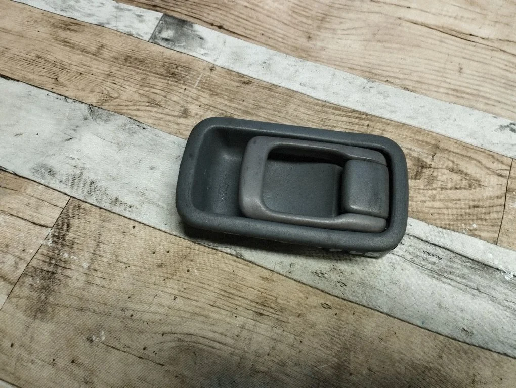 Front door interior handle – front left