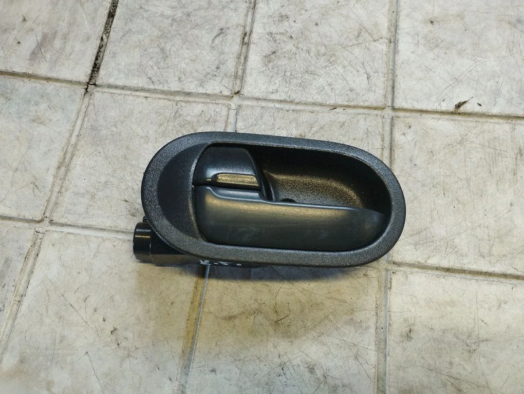 Front door interior handle – front left