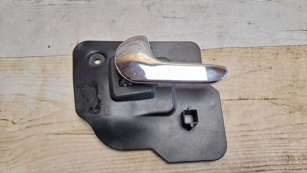 Front door interior handle 13121858