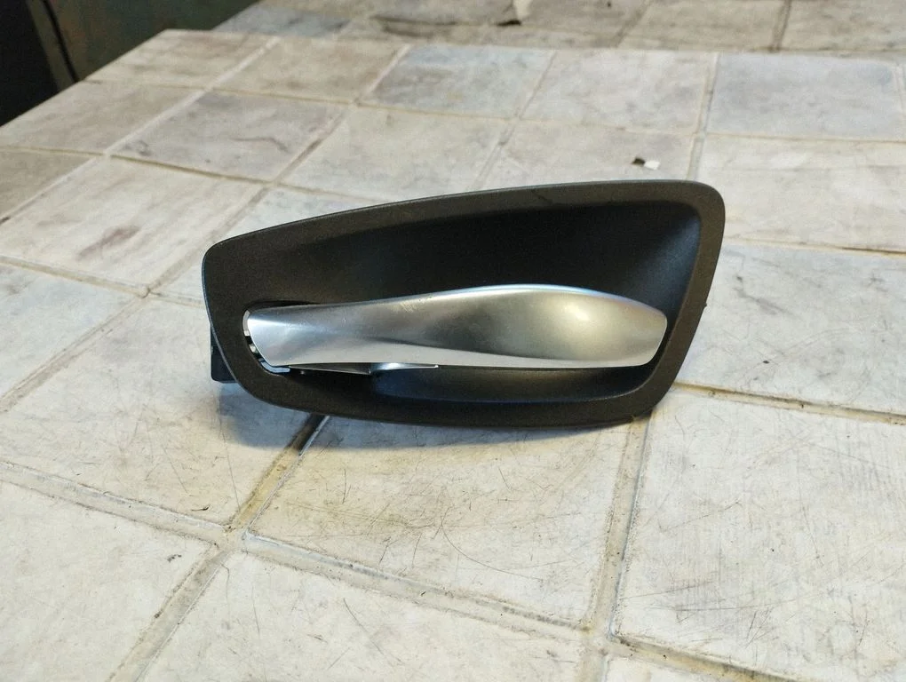 Front door interior handle 696210101