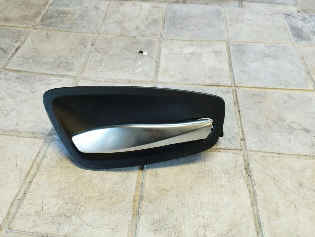Front door interior handle 696210201
